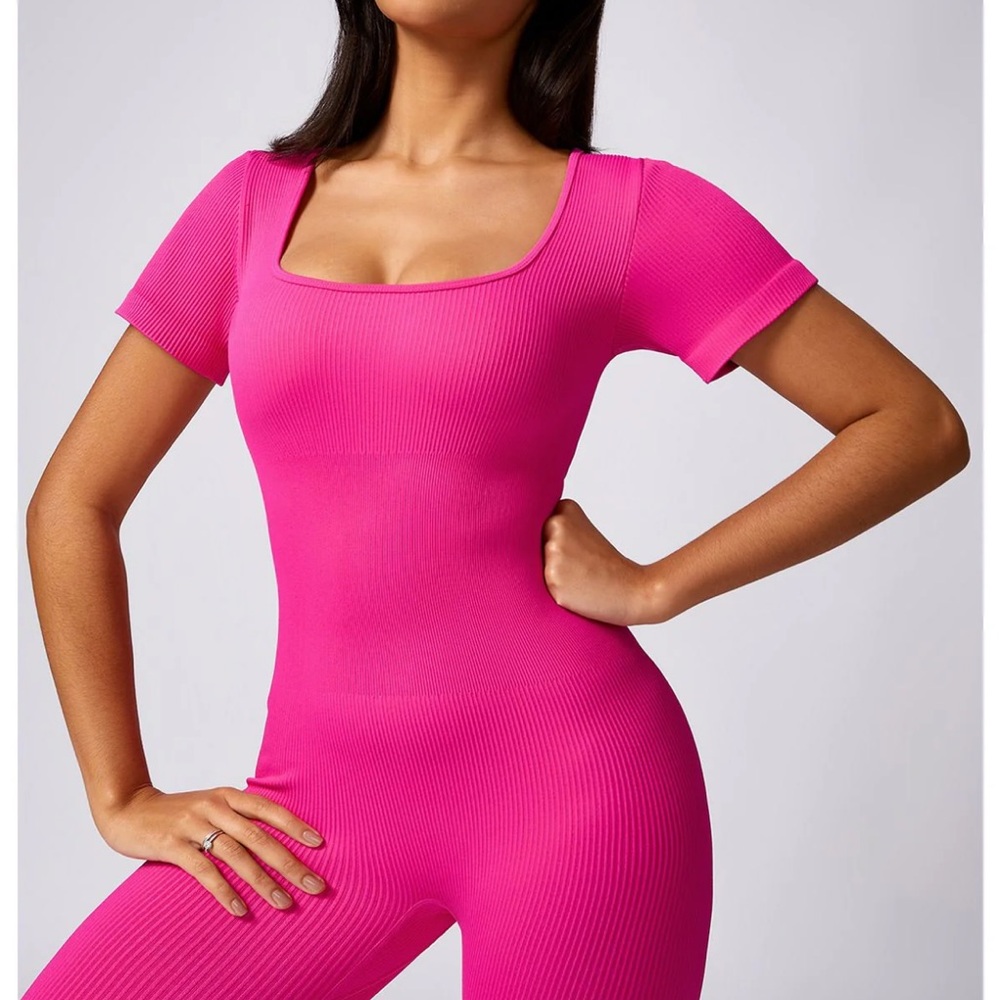 Pink Ribbed Jumpsuit Seamless short-sleeve athletic jumpsuit Size M